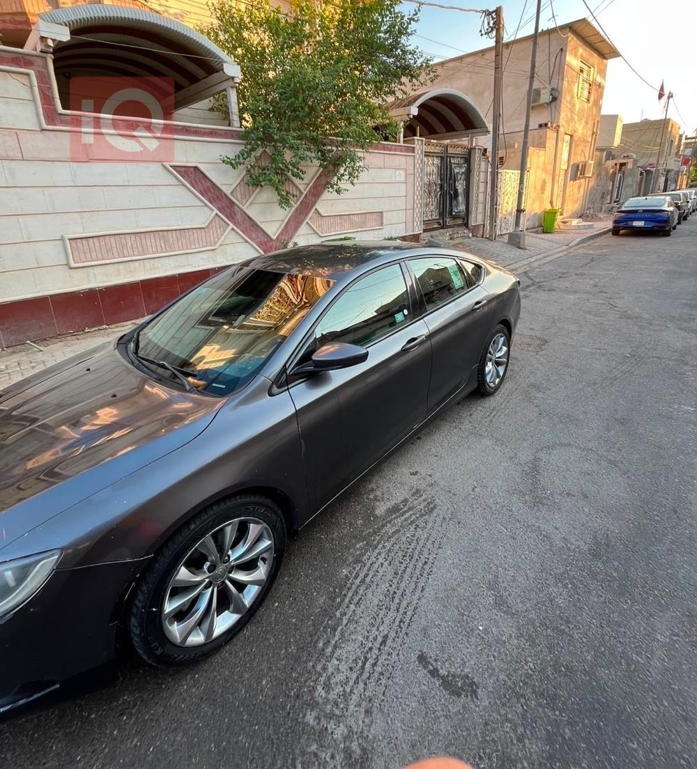 Chrysler 200